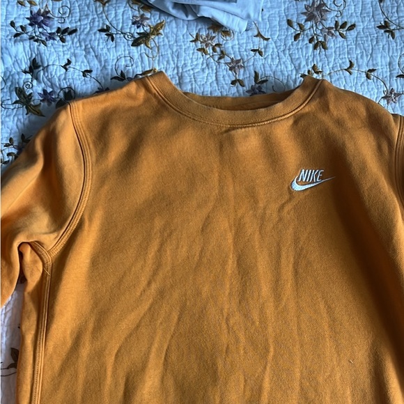 Nike Crewneck (Youth XL) - Picture 2 of 3